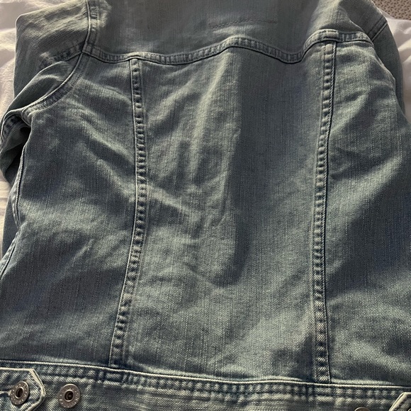Mya Jacket: Perfect Condition Jacket. Same as stock photo, with a lighter wash! - Picture 4 of 4